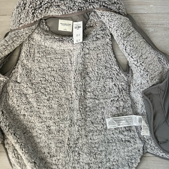 NWT!! NEW- grey Abercrombie & Fitch Cloud Sherpa Vest - Picture 7 of 13